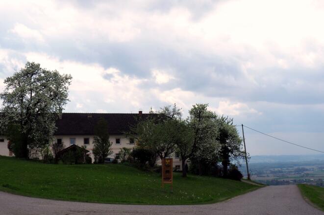 Hof ~430m mit Eierverkauf