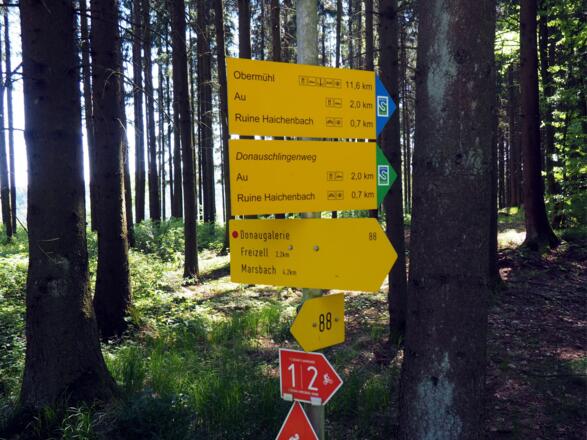 Wegtafel am Kamm 480m