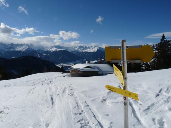 Nach der Solenalm folgen wir den Wegtafeln in Richtung Solsteinhaus.