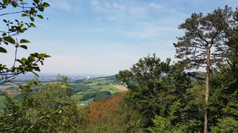 Rechts der Pfenningberg