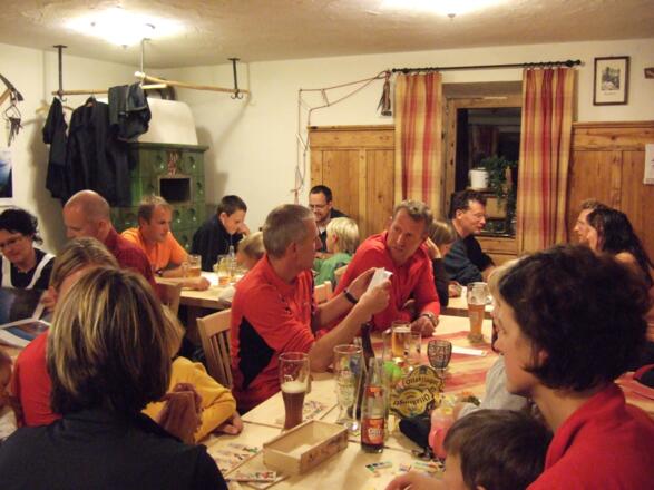 Hüttenabend im Gastraum