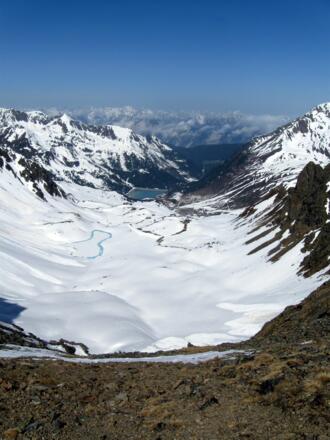 Wunderschöne Perspektive vom Rücken hinunter ins Kühtai