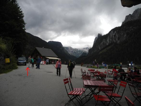 Links vom Gasthaus den Seerundweg zum Einstieg benützen.