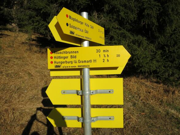 Unser Weiterweg: "Rauschbrunnen 30 min." Man kann hier auch noch in ca. 15 min. zur Aspachhütte aufsteigen.