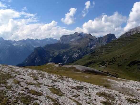 Tiefblick zur Blaserhütte, wo man das Radl zurück läßt