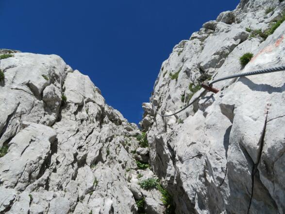 Tag 2: Seilversicherungen erleichtern den Abstieg, hier zw. Hochkesseleck und Reisgangscharte