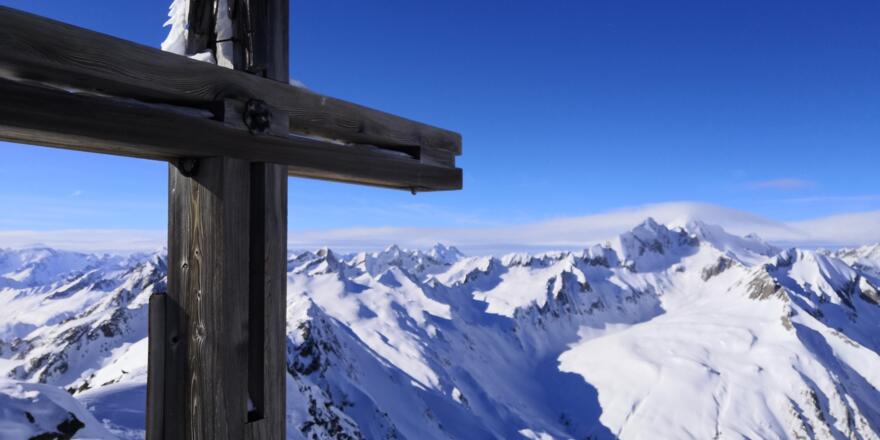 Gipfel Keesegg, Rötspitze mit Wolkenkappe