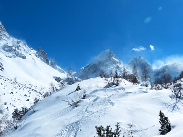 In der Abfahrt mit Blick zurück