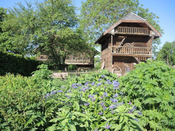 Der "Troadkasten" und das Handwerkerhaus im Freilichtmuseum Stehrerhof