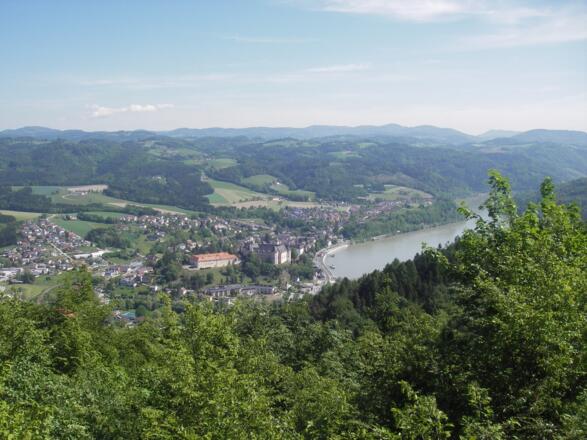 Blick von der Gobelwarte nach Grein