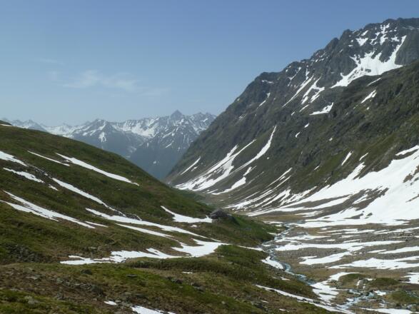 Das Val Tuoi weitet sich auf dem letzten Wegstück
