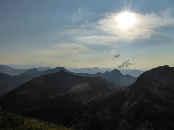 Aussicht vom Gipfel der Henne in den Westen.