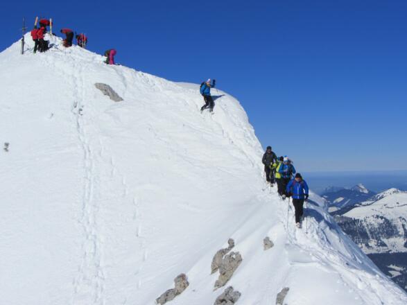 Abstieg vorsichtig zu Fuß oder für mutige mit Ski
