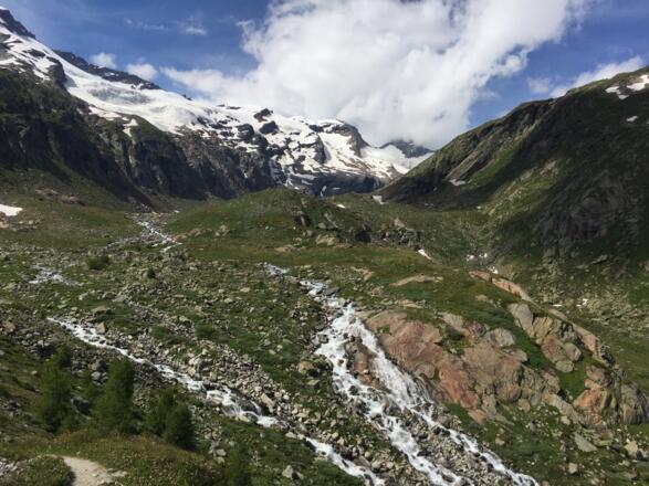 Blick auf den langen Abstieg zur Essener Rosstocker Hütte