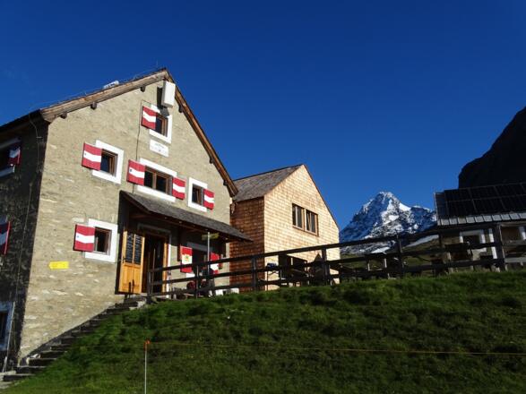 Salmhütte mit neuem Zubau und Großglockner