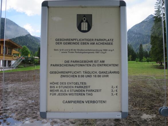Die Parkgebühr beträgt € 3,- (2014)