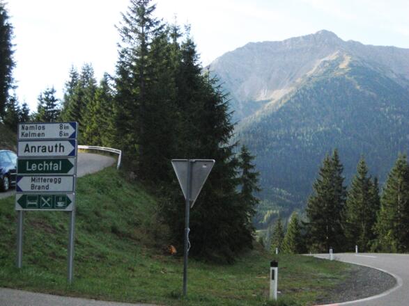 Abzweigung ins NAMLOSER TAL