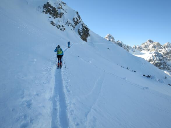 Zunächst ohne großen Höhengewinn ...