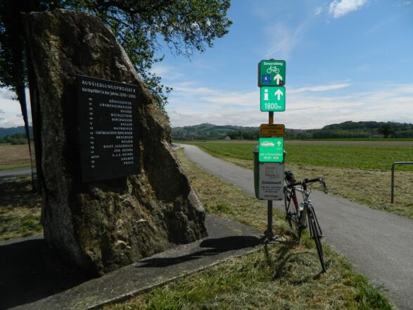 Rast beim Aussiedler-Denkmal