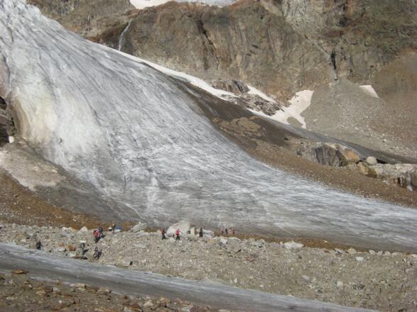 Einstieg zum Gletscher - Steinschlaggefahr