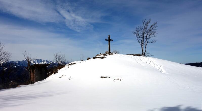 Kreuz 1300m oberhalb der Hütte