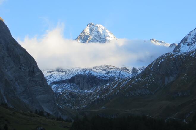 Großglockner vom Lucknerhaus im ersten Morgenlicht und erstem Schnee im September