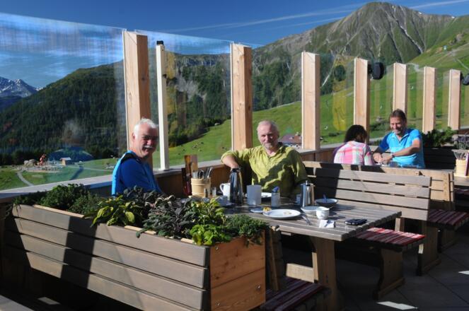 Frühstück auf der Sonnenterrasse