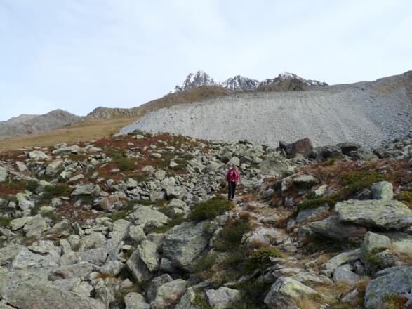 Wunderschön ist die zusätzliche Wanderschleife in die Wannet. Dahinter die mächtige Stirn des Blockgletschers.