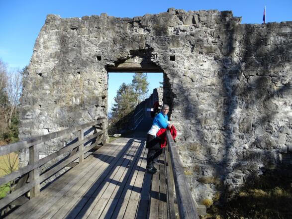 Das Tor zur Ruine Neu-Schellenberg