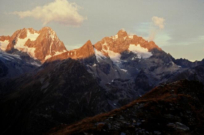 Waze und Verpeilspitze im ersten Morgenlicht beim Aufstieg nach Gahwinden
