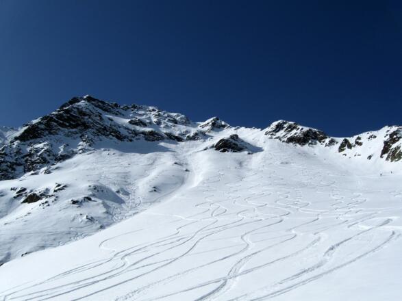 Der lange Steilhang Richtung Gipfel.