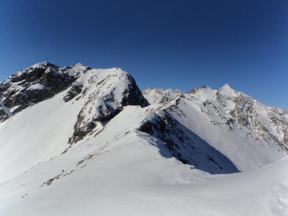 Blick zurück zum Horntalerspitz 2.863 m rechts und links davon der Blechnerkamp 3.000 m.