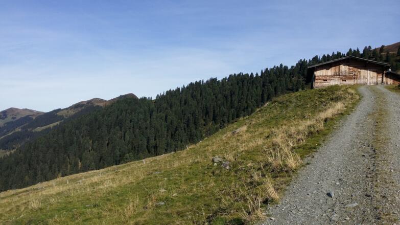 Immer wieder vorbei an einladenden Almen ... hier die Stadelkehralm