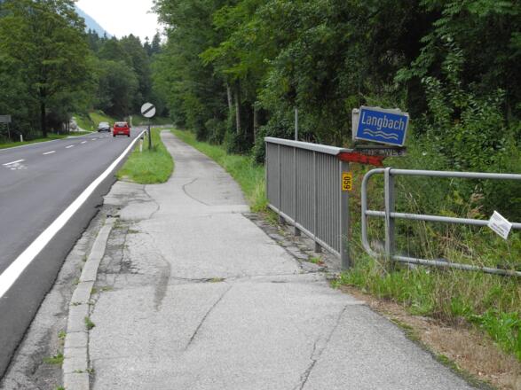 Ein wichtige Stelle! Hier muss man die Bundesstraße überqueren und kurz zum Soleweg aufsteigen!