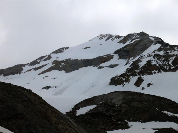 Blick zur Nordwestflanke - unser Spur ist sichtbar