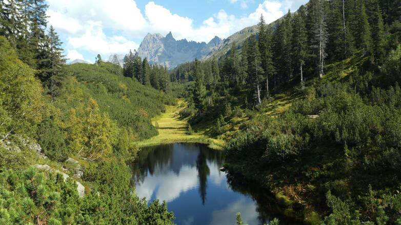 Schwarzsee, im Hintergrund der Patteriol
