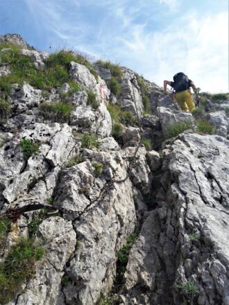 Eine der versicherte Kletterpassagen des Hofersteigs