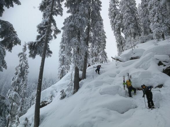 "Kastensteig" - mit Seil gesichert, evt. die Schi kurz tragen