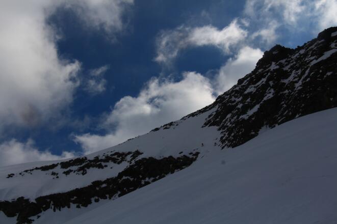 Die Steilstufe unterhalb des Gipfels