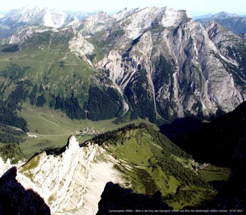 Lamsenspitze 2508m - Blick auf die Eng, das Gamsjoch 2452m und die Binsalm 1502m (rechts)