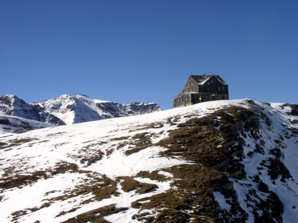 Vorbei an der Hagener Hütte 2450m