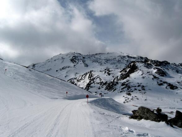 Weiter geht&#039;s nach Südwesten, nun immer auf den Gipfel zusteuernd.