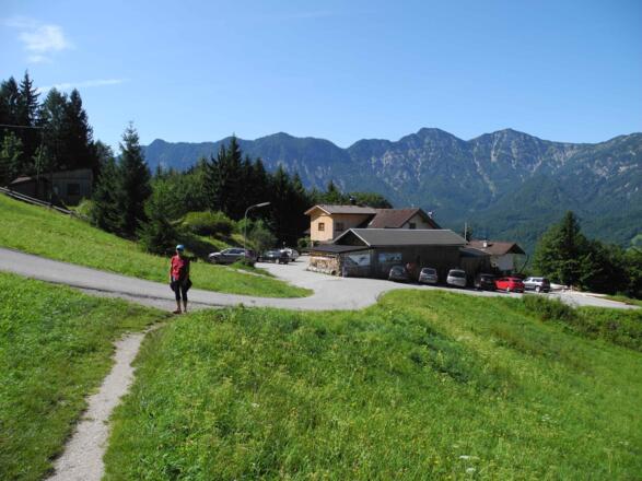 Von der Rathlucken Hütte folgt man diesem Weg zum Einstieg.