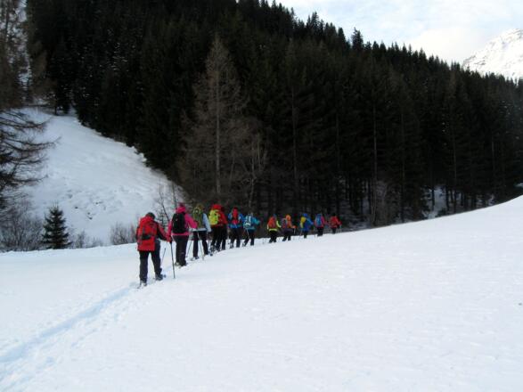 Start der Tour im flachen Talboden entlang des Seebaches.
