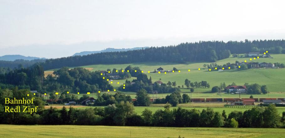 Blick auf die Wanderroute vom Bahnhof Redl-Zipf über Karolinenhöhe zum Freilichtmuseum Stehrerhof.