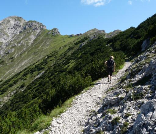 Die Nördlinger Hütte haben wir bereits im Blickfeld.