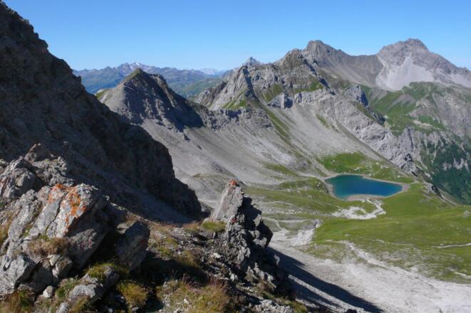 Vom Hinterseejöchl der Blick zum Hintersee; in Bildmitte die Kridlonscharte