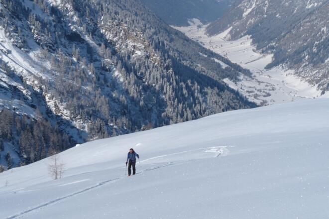 Einsamkeit pur. Blick auf das Bergsteigerdorf Vals.