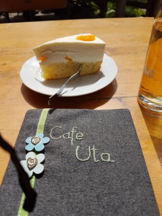 Joghurt-Mandarine-Torte im Cafe Uta
