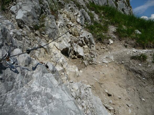 Querung der Reisen mit Drahtseil